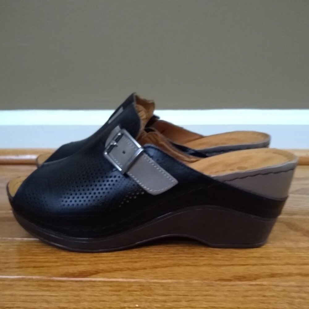 Momelle Wedge Sandals Spring Step